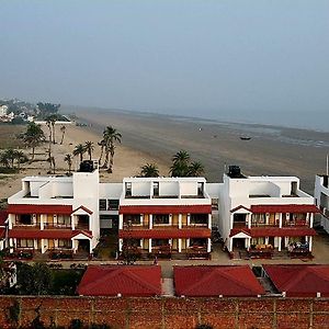 Ricardo Beach Resort